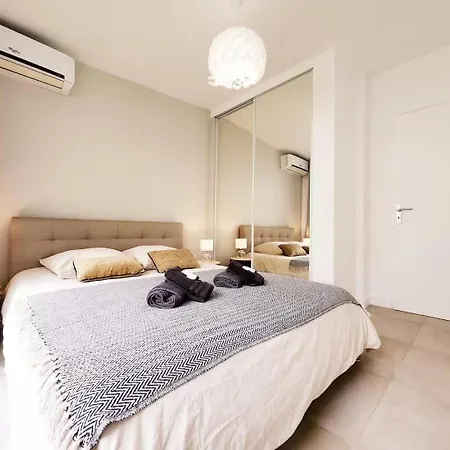 Apartment Le Thuret Fleuri - T3 Avec Terrasse Antibes