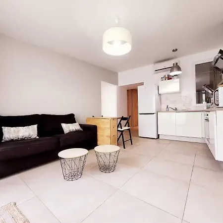 Apartment Le Thuret Fleuri - T3 Avec Terrasse