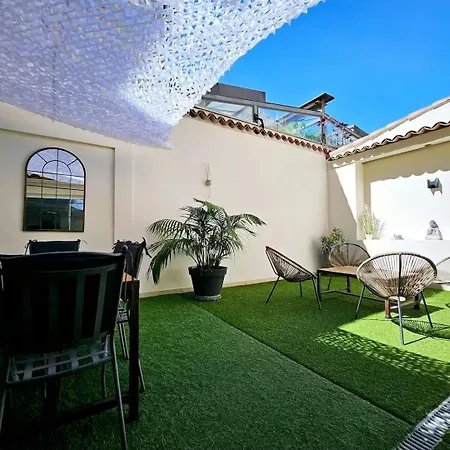 Le Thuret Fleuri - T3 Avec Terrasse Apartment