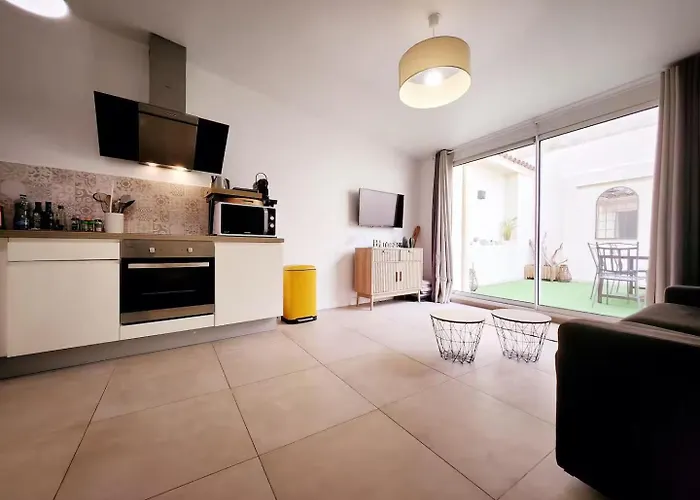 Le Thuret Fleuri - T3 Avec Terrasse Appartement