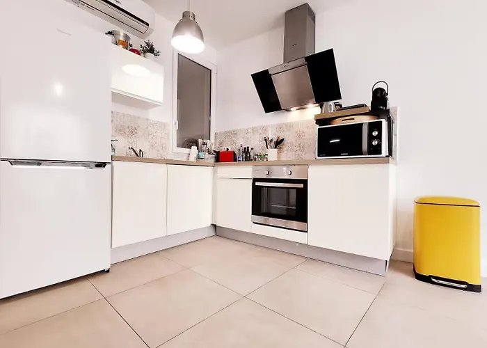 Le Thuret Fleuri - T3 Avec Terrasse Appartement *