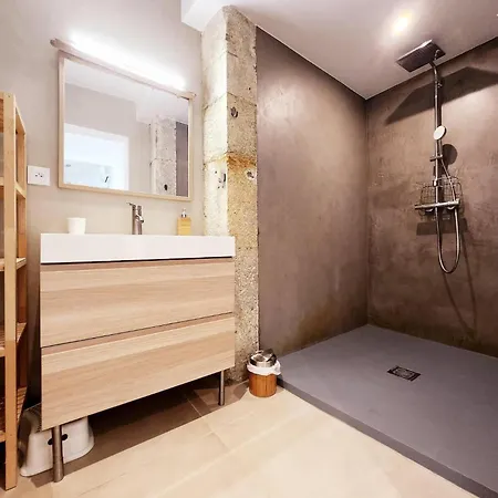 Le Thuret Fleuri - T3 Avec Terrasse Apartmán